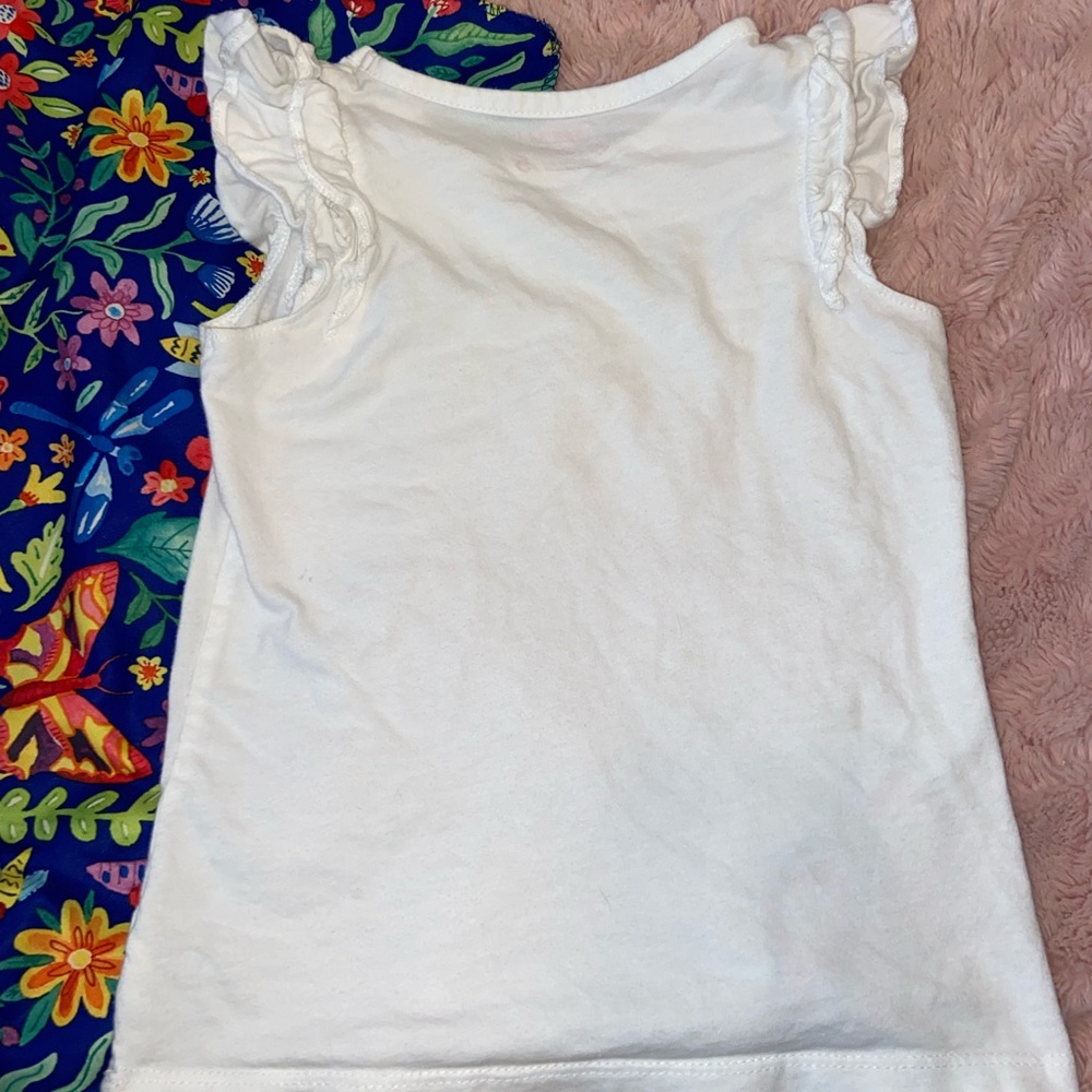 Selling a cute top for kids